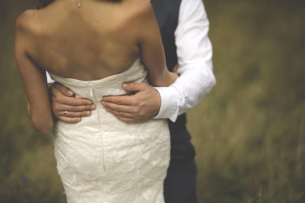 wedding-dress-up-3773181_1280 (1).jpg